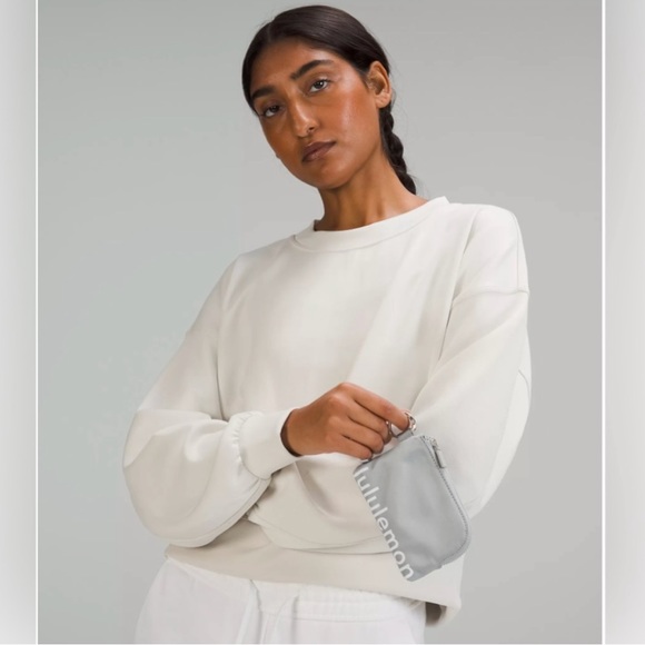 🩶Lululemon Silver Drop Clippable Card Pouch🩶 - Picture 4 of 13